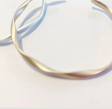Load image into Gallery viewer, Wave Series - Bangle Matte Gold